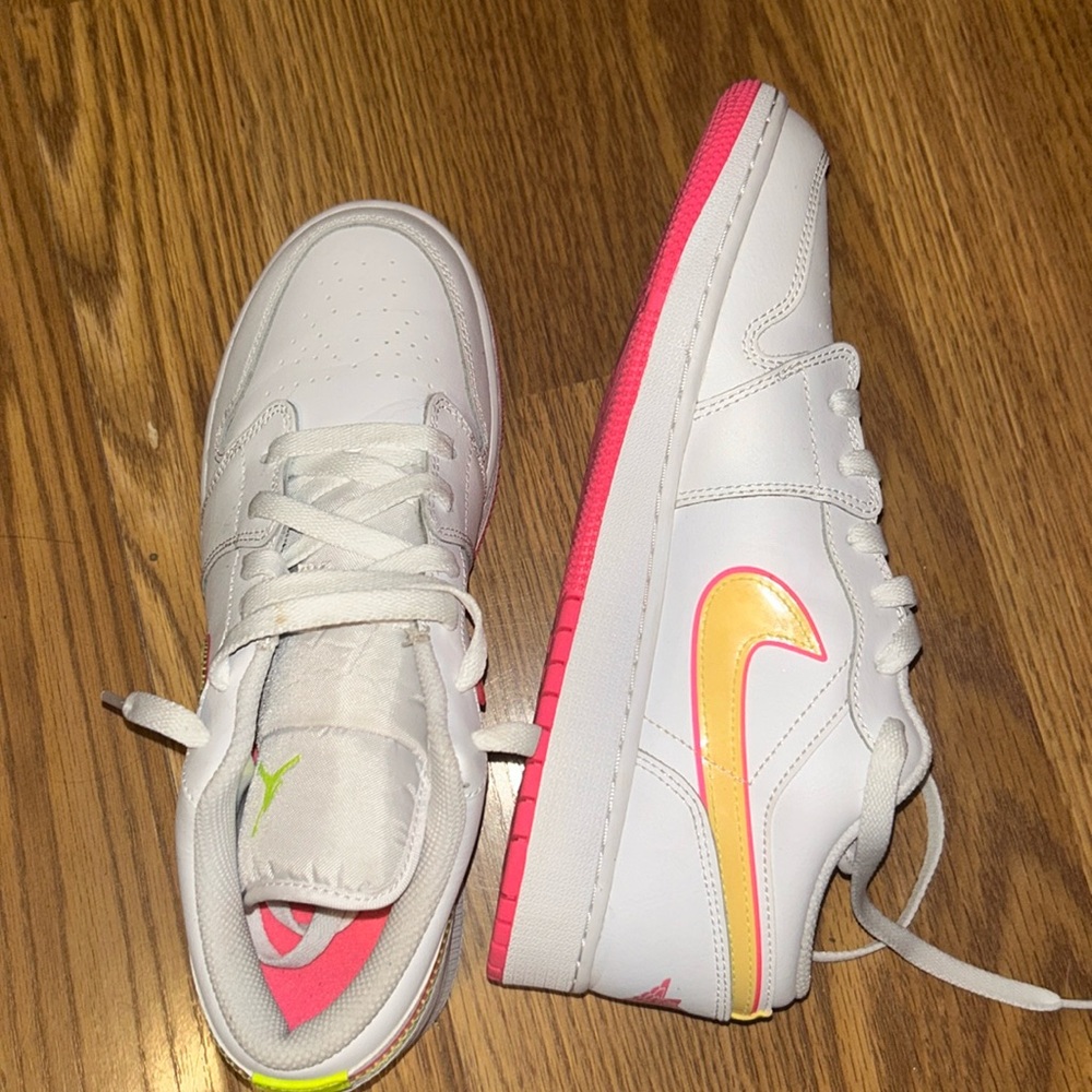 Air Jordan 1 Low GS ‘Edge Glow’